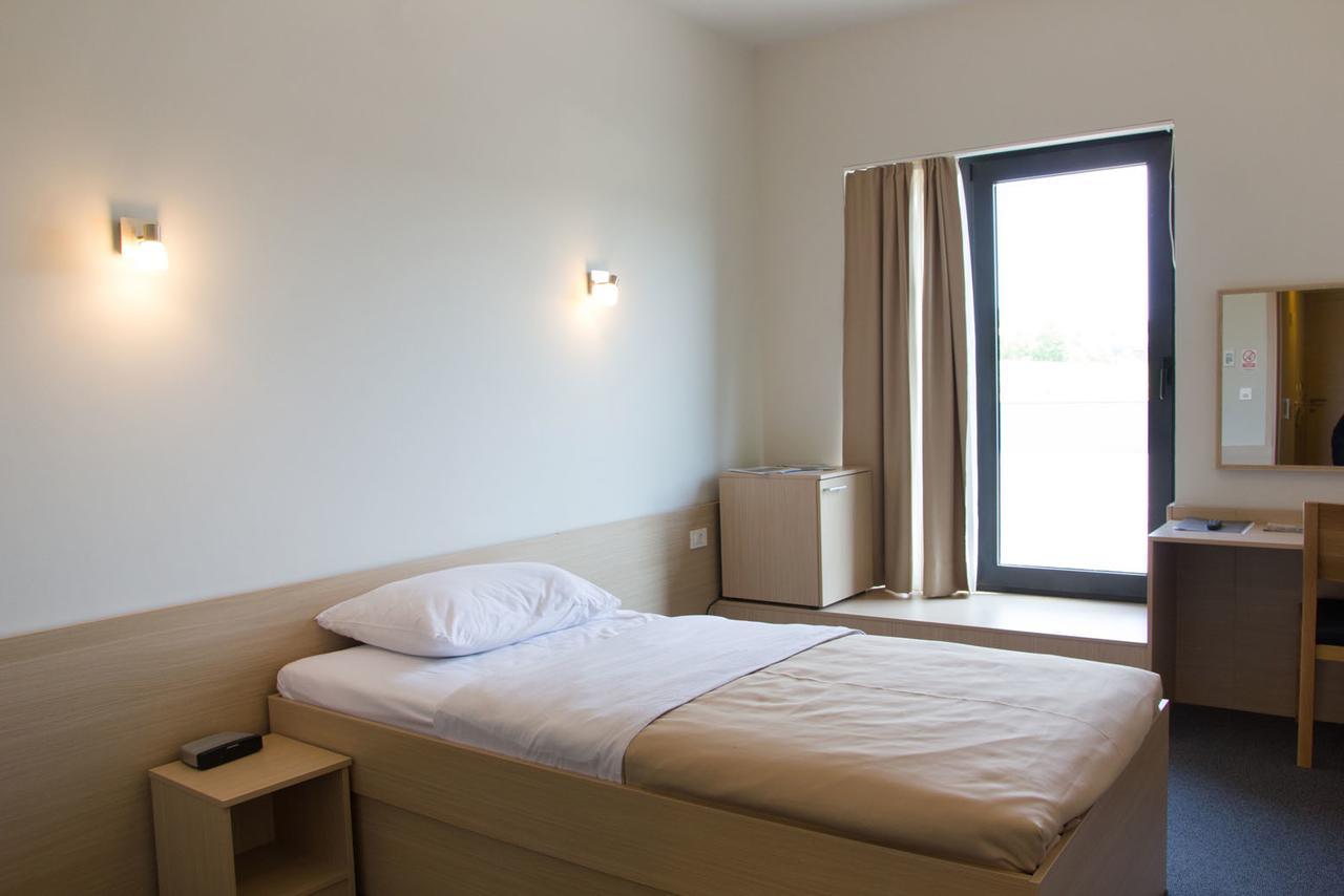 Hotel Lika Sjever Brinje Экстерьер фото